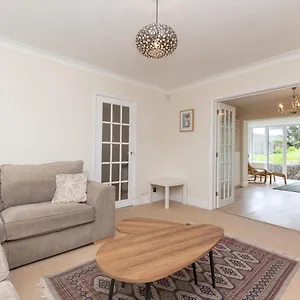 https://pass-the-keys-spacious-3-bed-house-with-parking-in-bath.tophotelsbath.com
