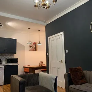 https://charming-stylish-one-bedroom-flat-near-town.edinburghhotelsuk.org