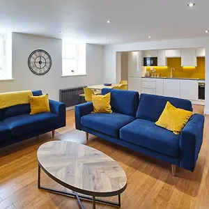  Apartment Host & - The Royal Hideaway