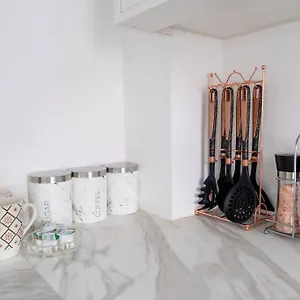 https://apt-1-bedroom-netflix-close-to-city-centre-and-nec.hotelsin-nottingham.com